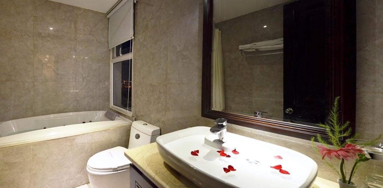 D&C Hotel Дананг Экстерьер фото
