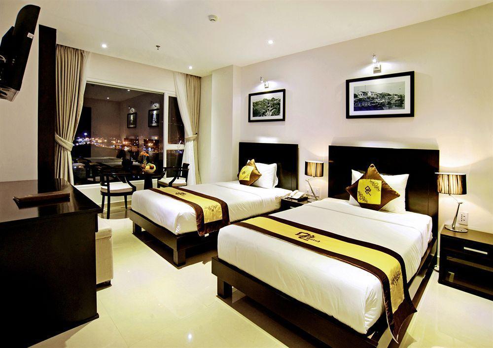 D&C Hotel Дананг Экстерьер фото