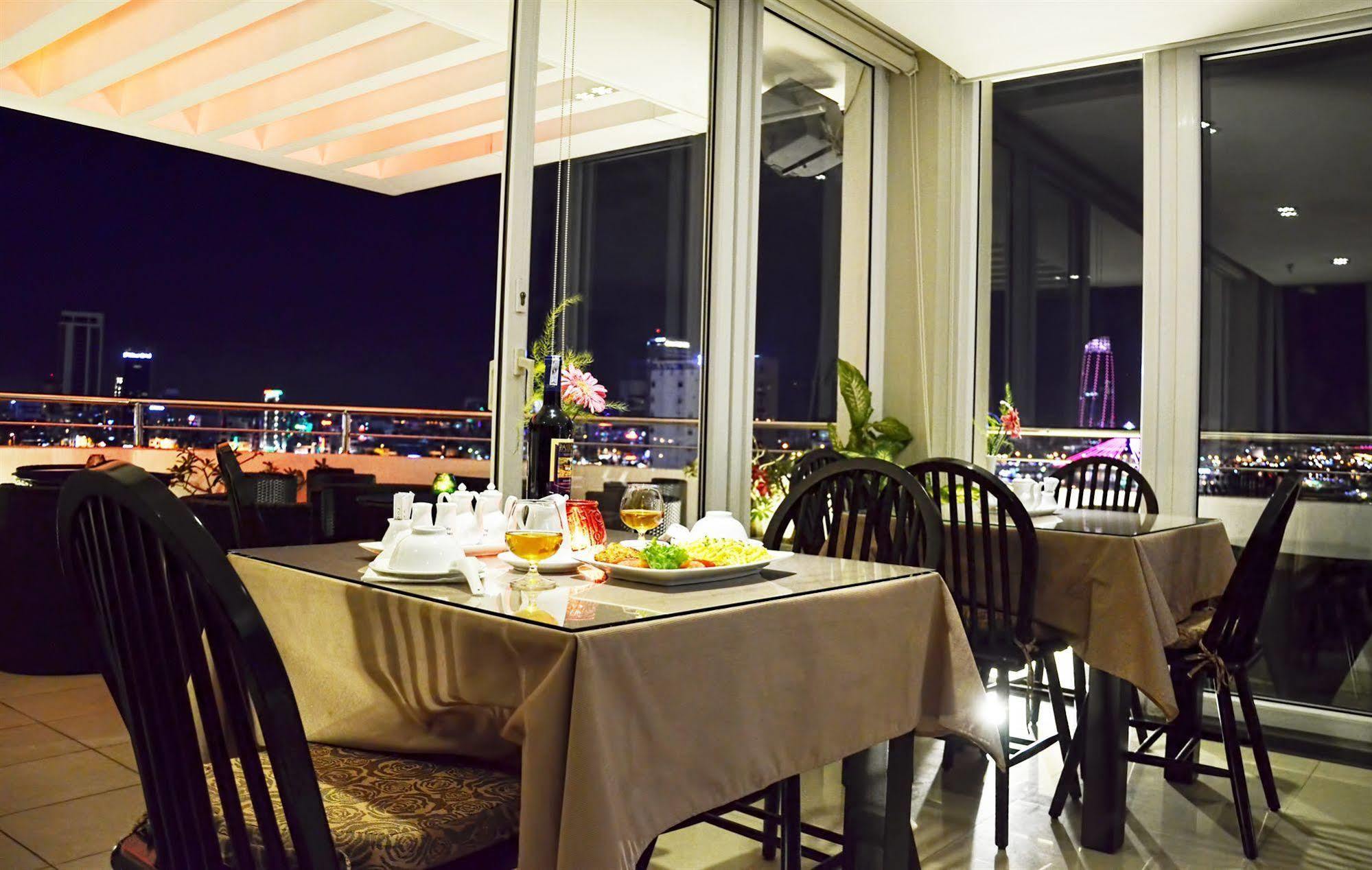 D&C Hotel Дананг Экстерьер фото