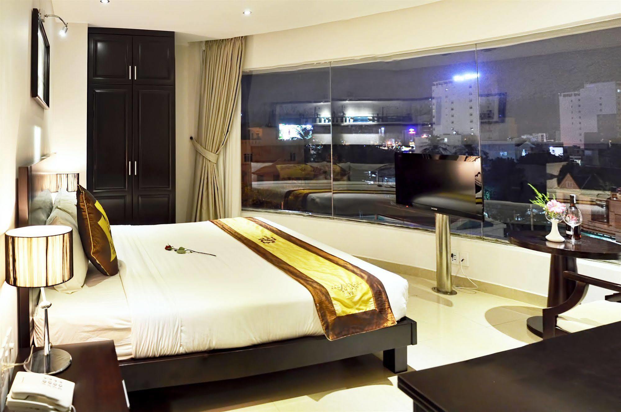D&C Hotel Дананг Экстерьер фото