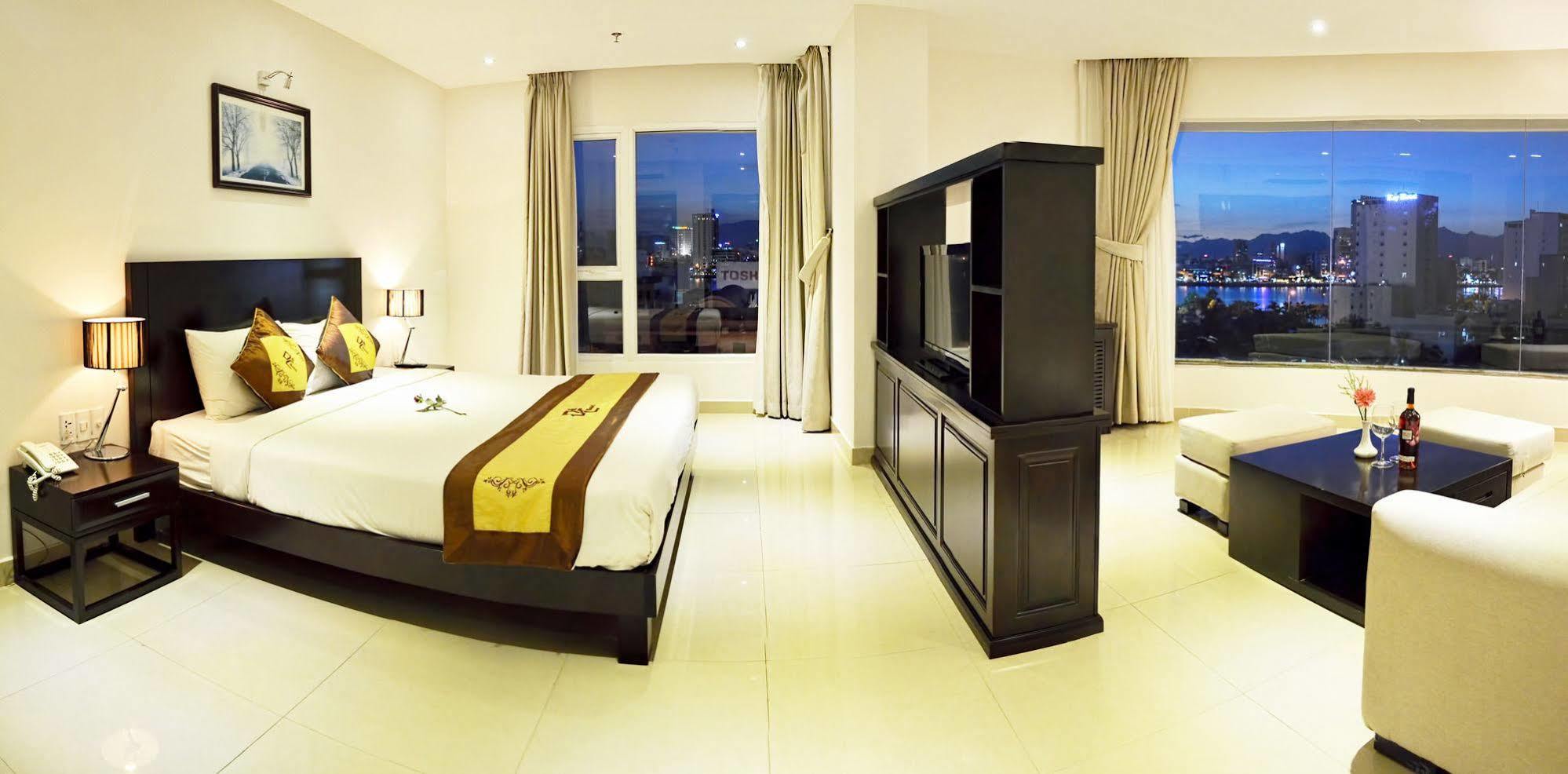 D&C Hotel Дананг Экстерьер фото