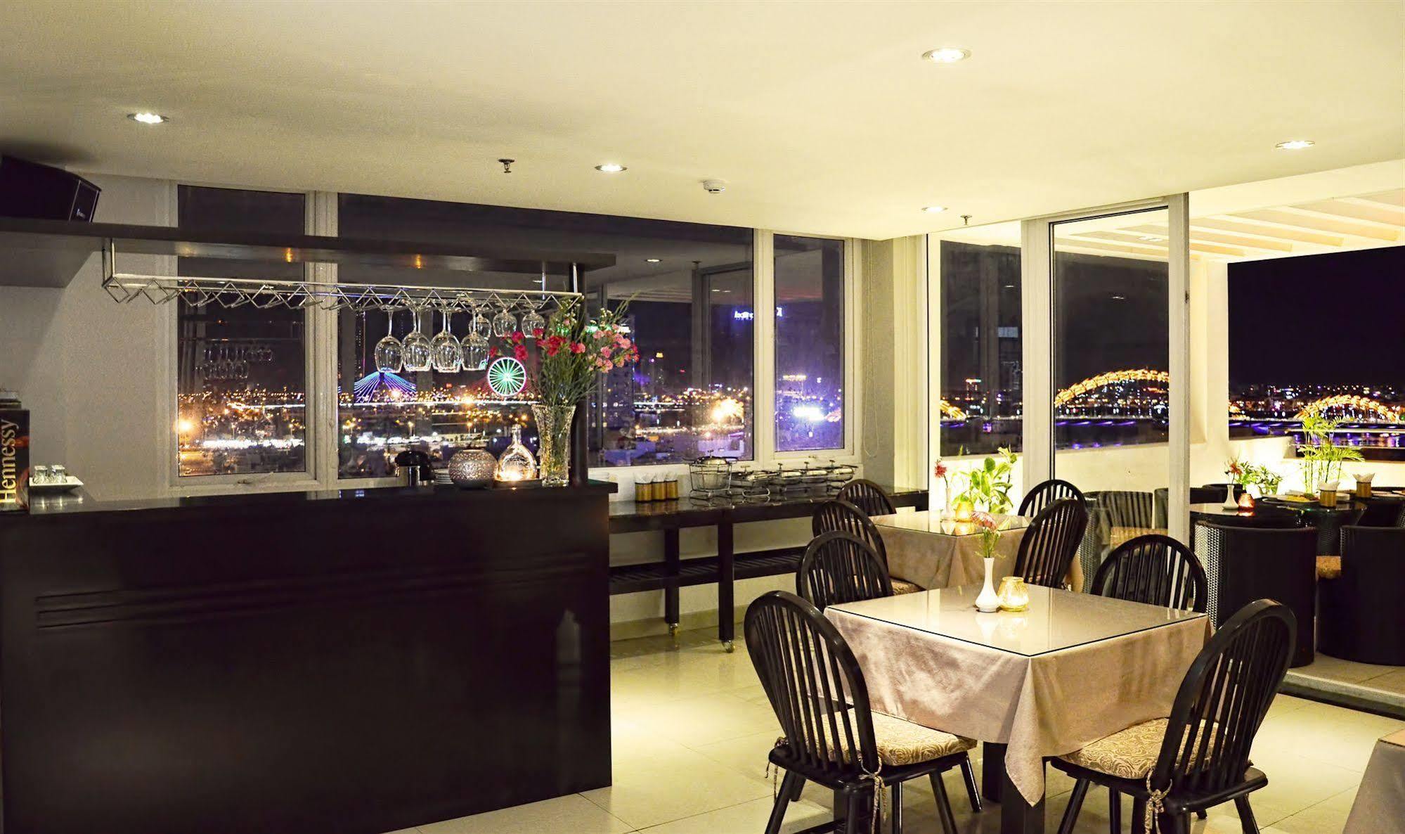 D&C Hotel Дананг Экстерьер фото